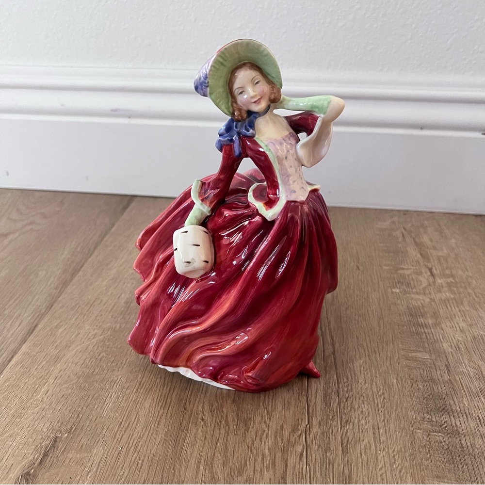 Royal‎ Doulton England Bone China Figurine "Autumn Breezes" HN 1934 Vintage 7.5”